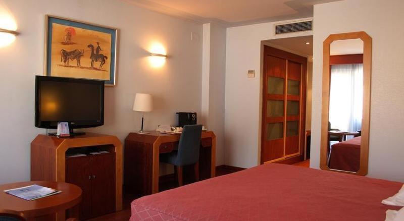 Hotel Ms Maestranza Malaga Ruang foto