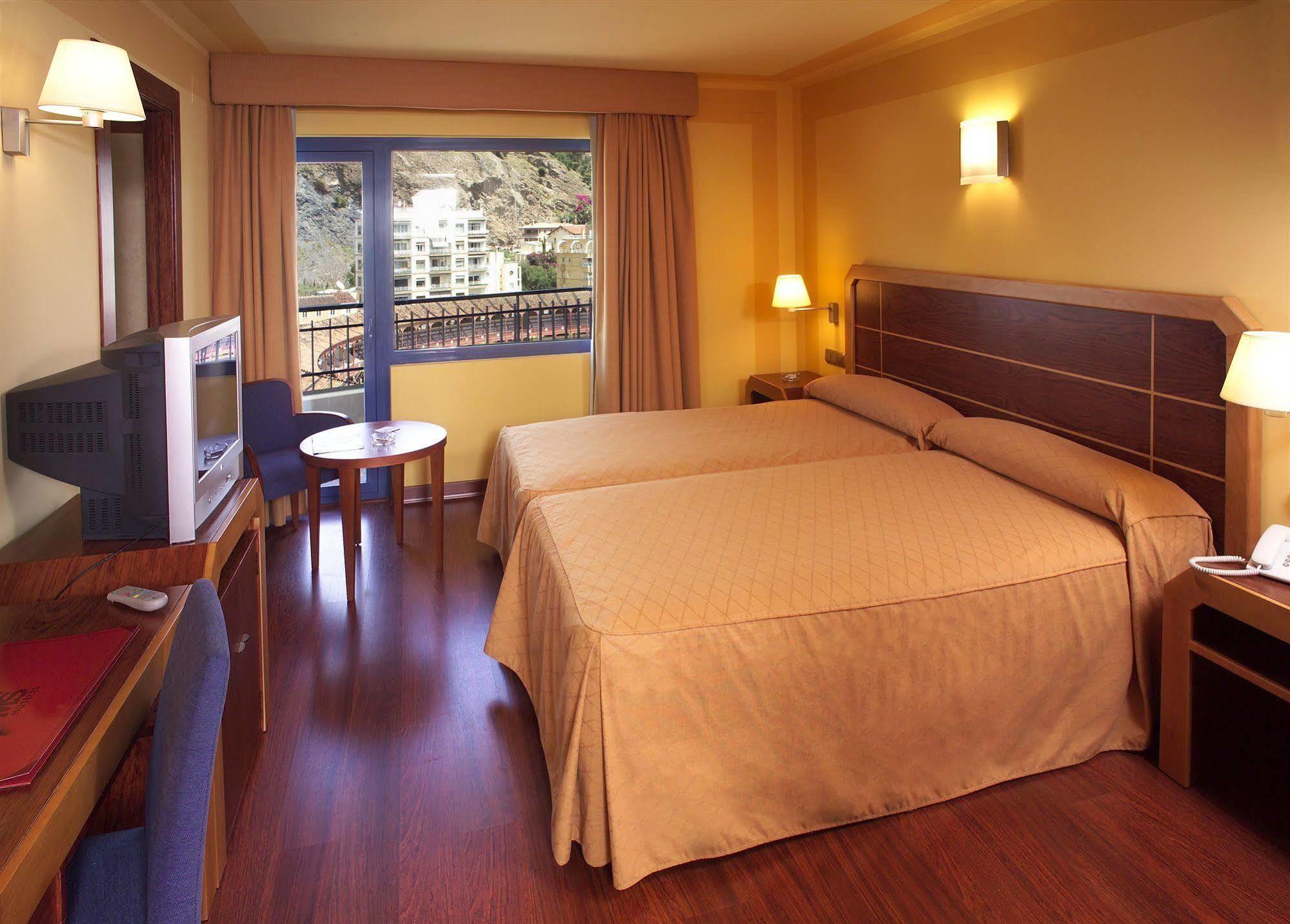 Hotel Ms Maestranza Malaga Bagian luar foto