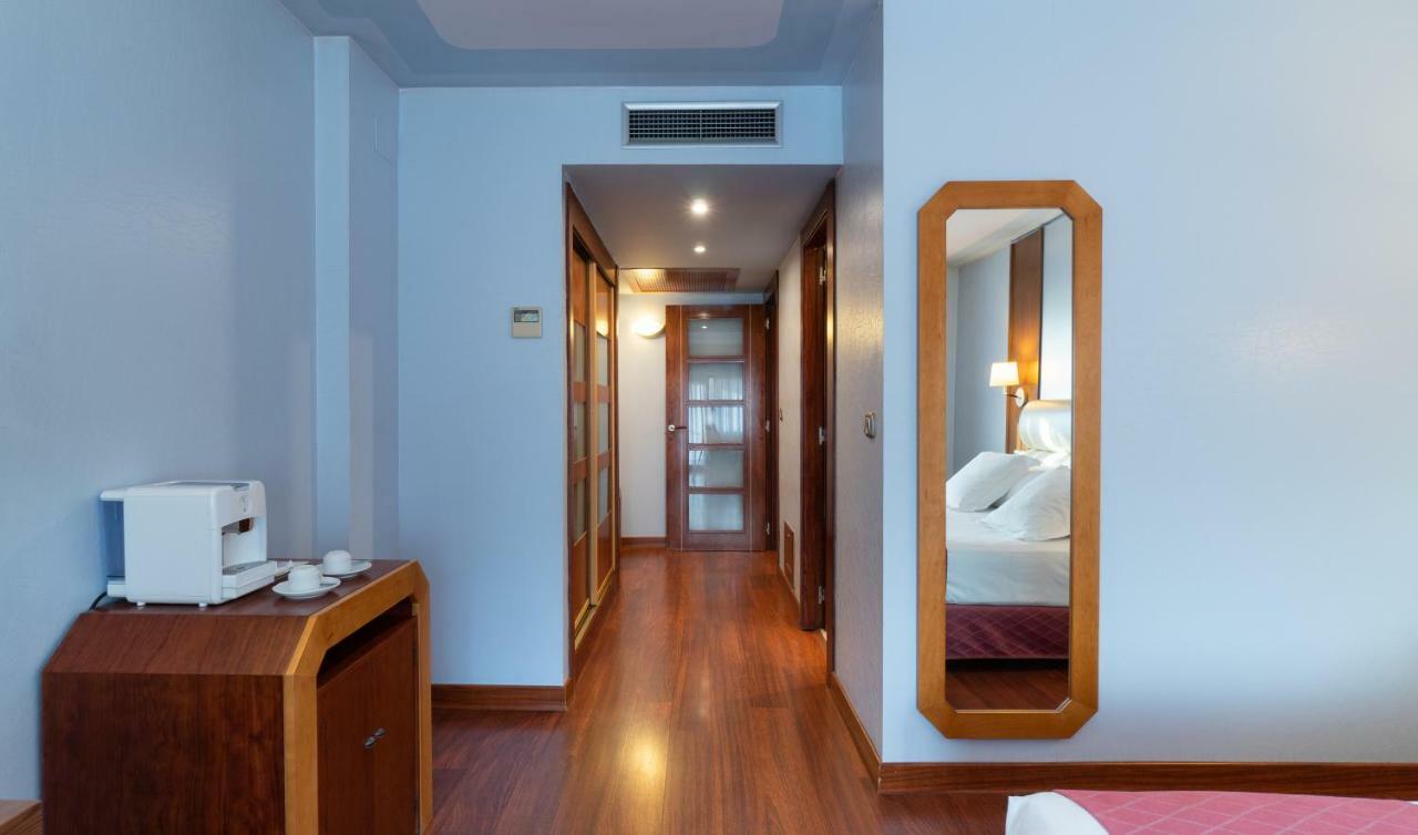 Hotel Ms Maestranza Malaga Bagian luar foto